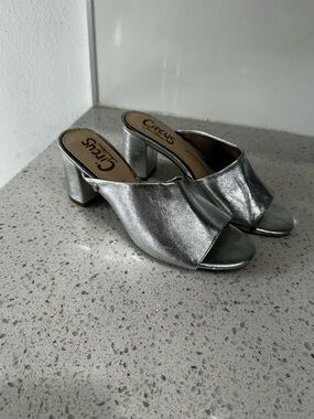 Circus by Sam Edelman Silver Metallic Crossover Open-Toe Block Heel Mules